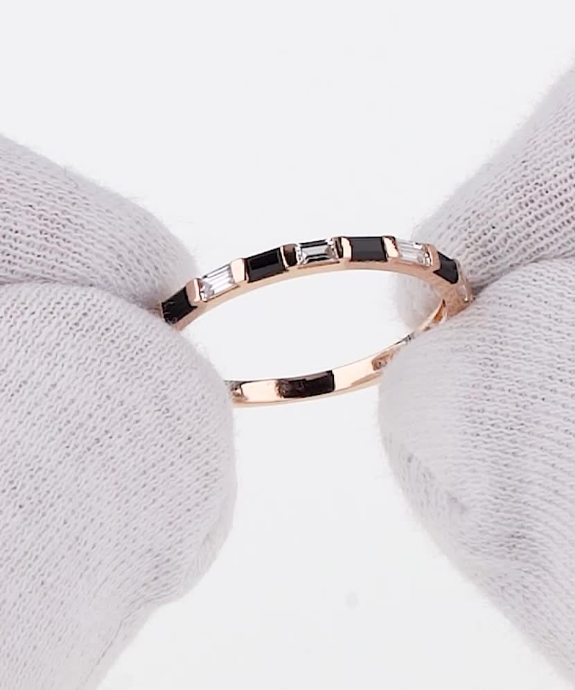 Золотое кольцо с цирконами