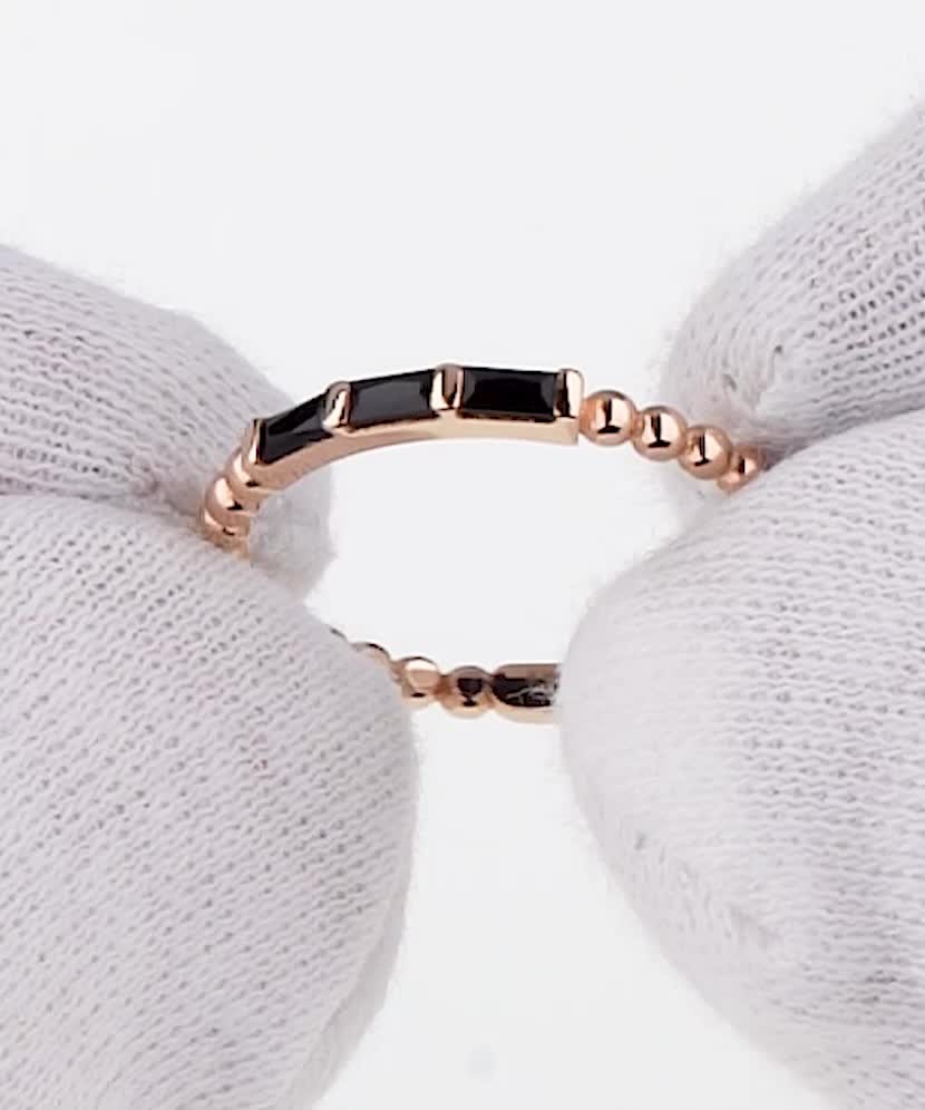 Золотое кольцо с цирконами