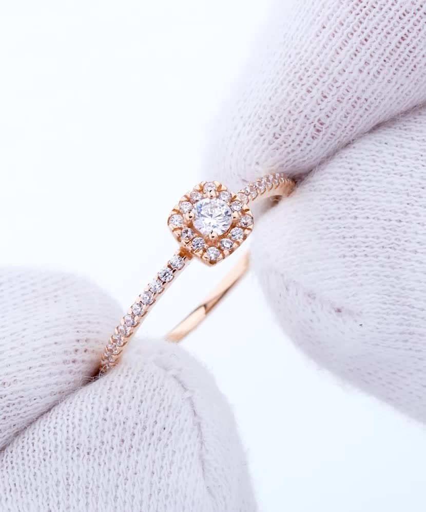 Золотое кольцо с цирконами