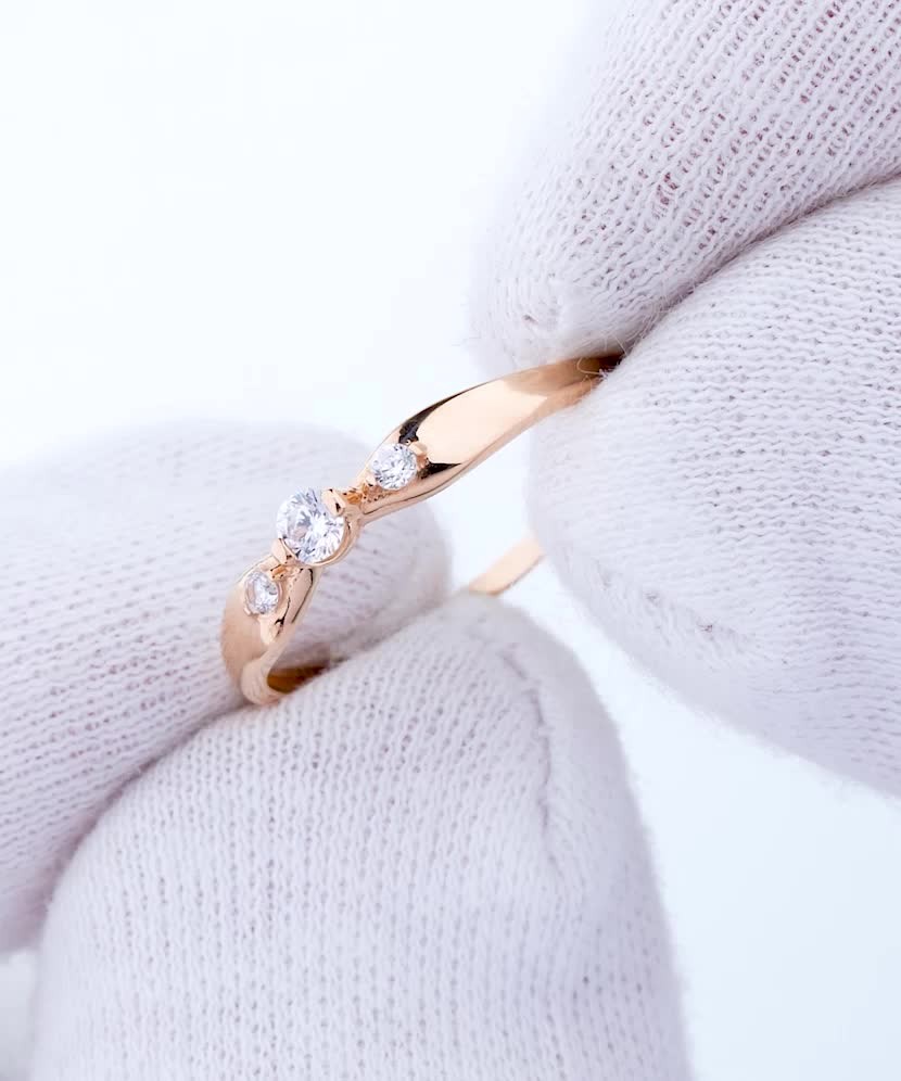 Золотое кольцо с цирконами