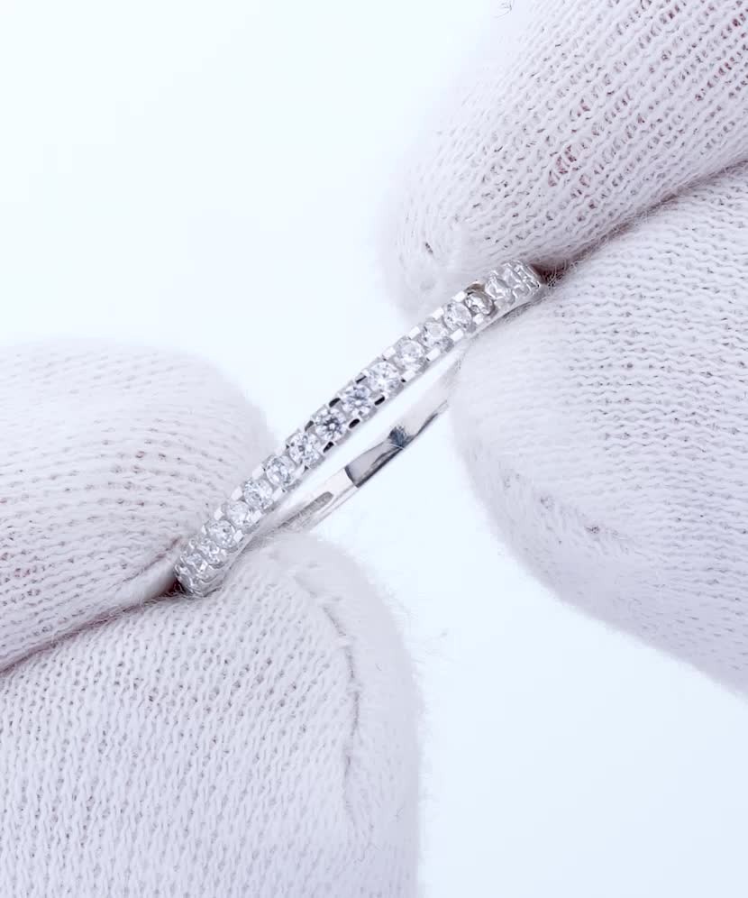 Кольцо из белого золота с цирконами