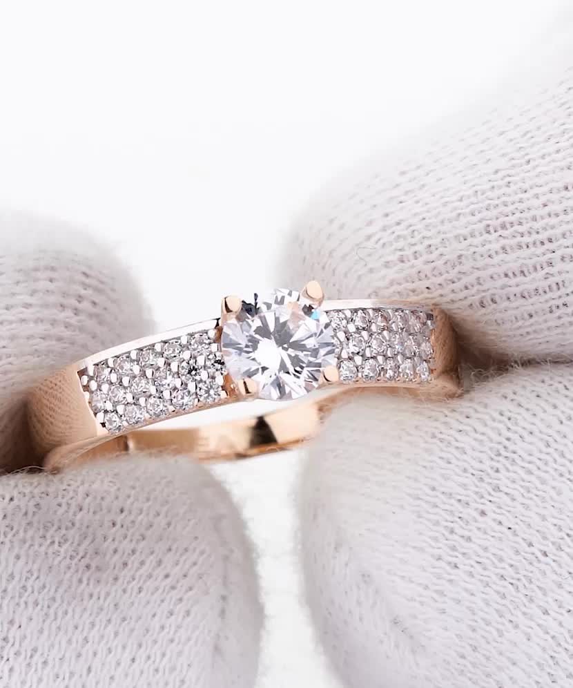 Золотое кольцо с цирконами