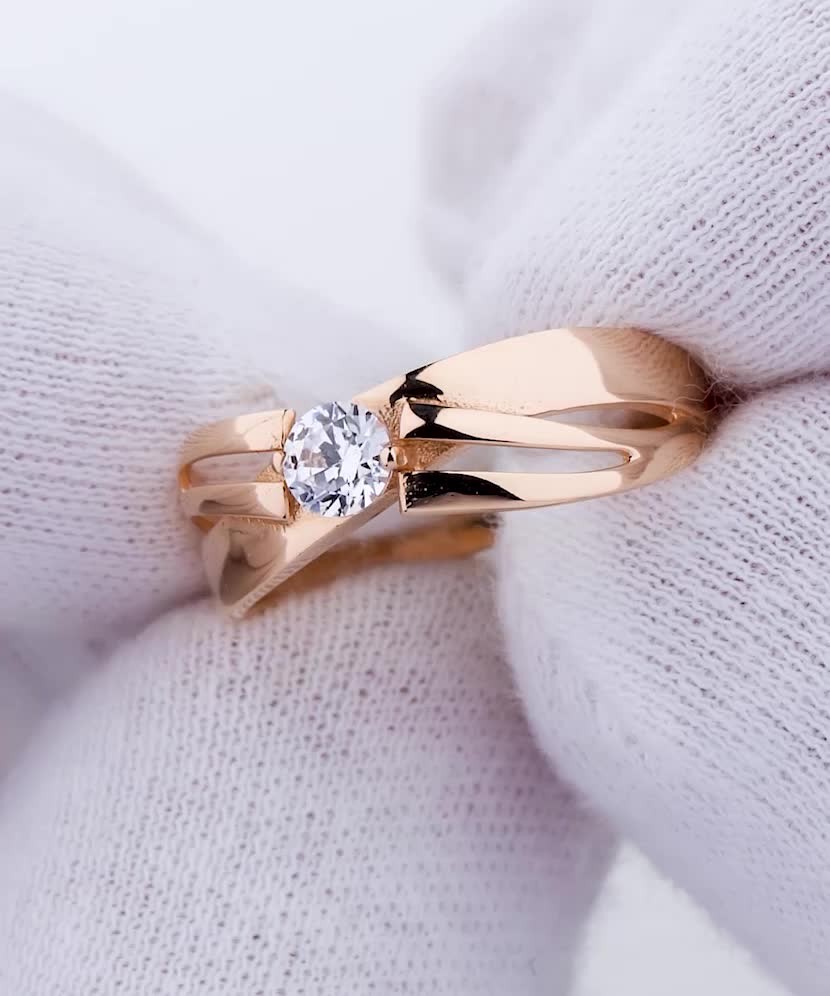 Золотое кольцо с цирконом