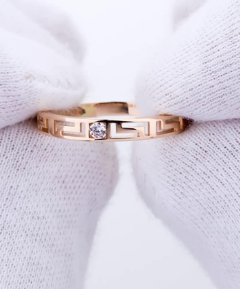 Золотое кольцо с цирконом