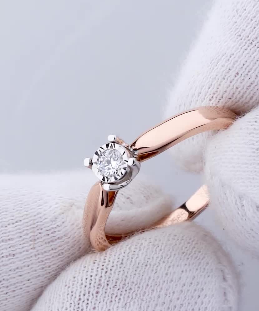 Золотое кольцо с алмазом