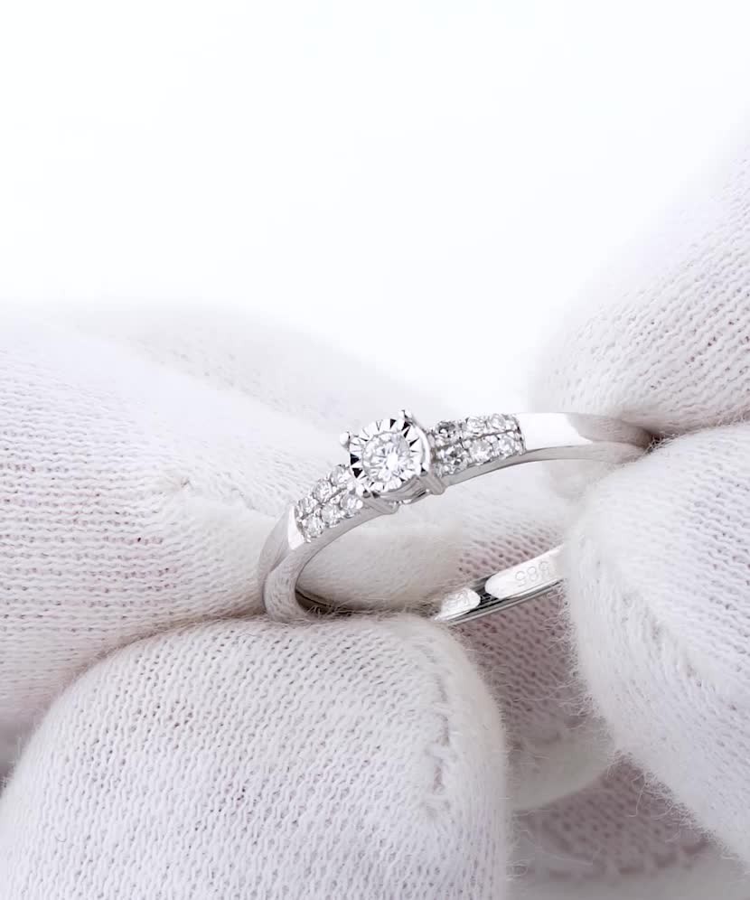 Кольцо из белого золота с бриллиантами