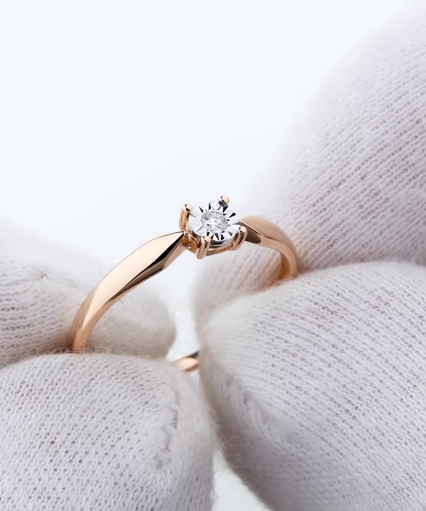 Золотое кольцо с алмазом