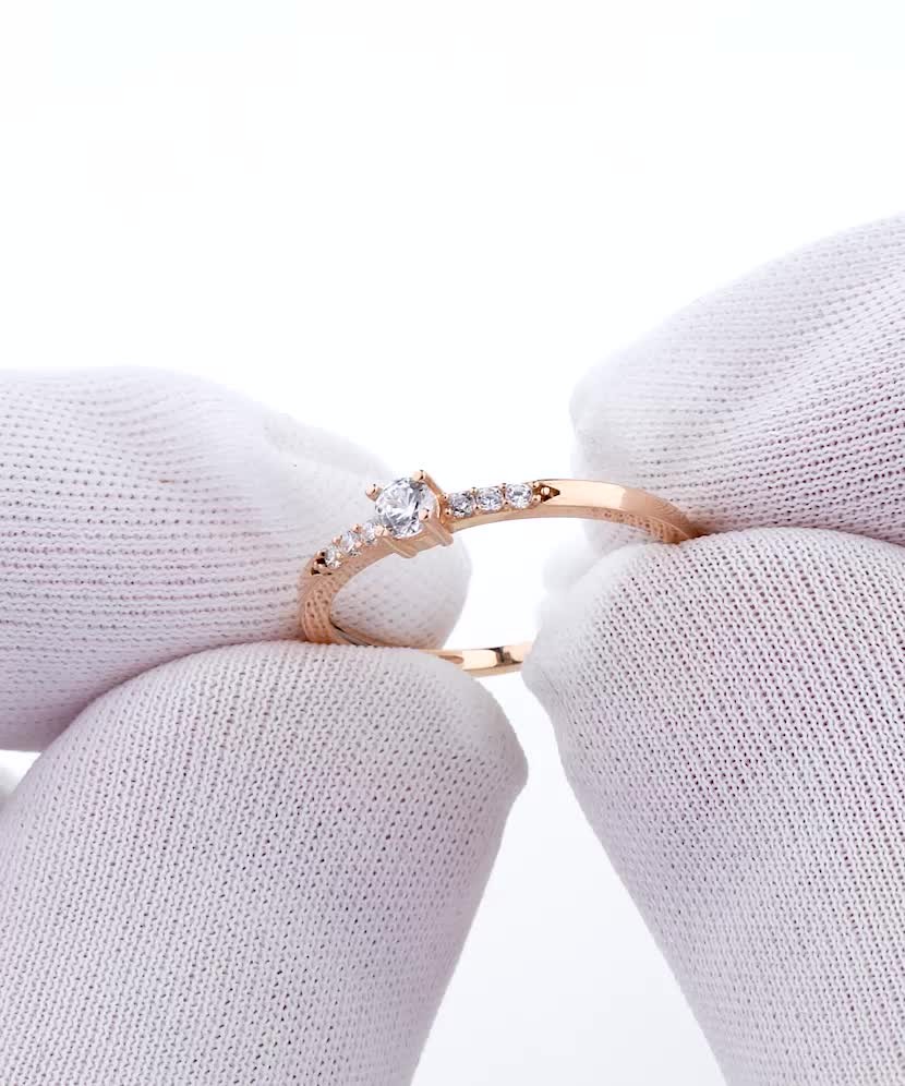 Zelta gredzens ar cirkonijiem