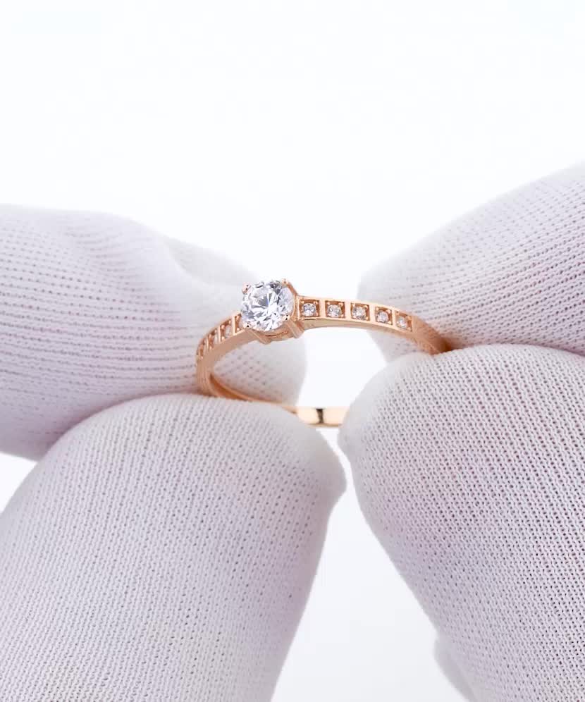 Золотое кольцо с цирконами