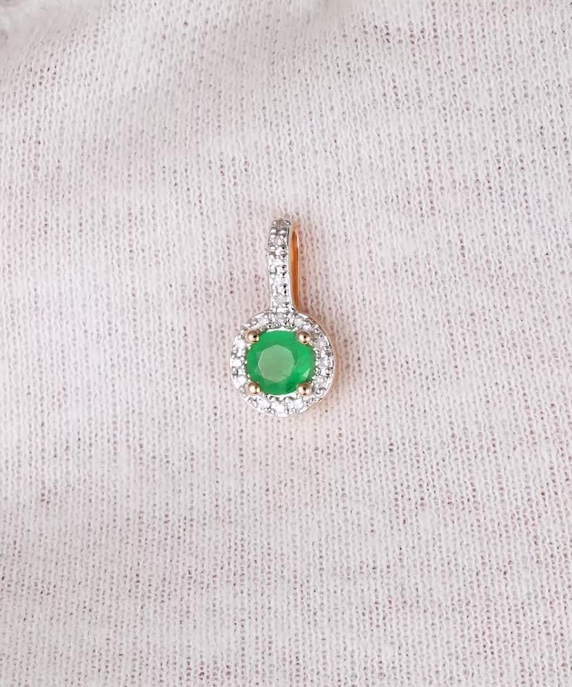 Золотая подвеска с изумрудом и алмазами