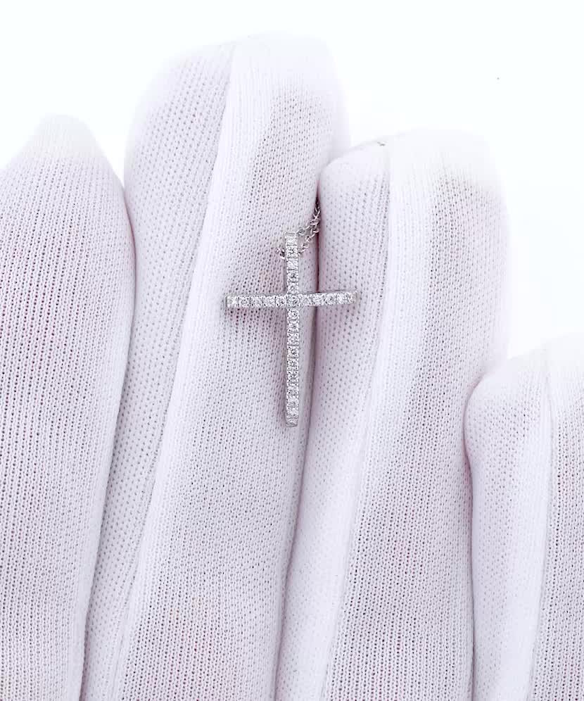 Цепочка из белого золота с бриллиантовой подвеской