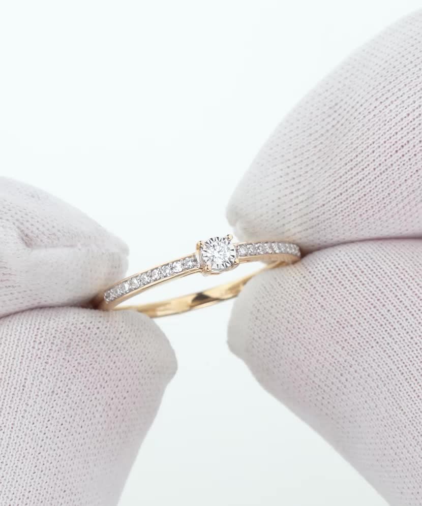 Кольцо из желтого золота с бриллиантами